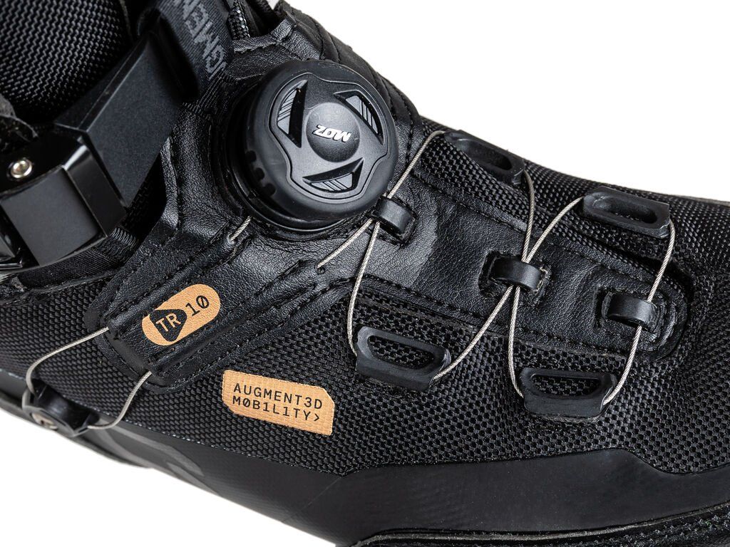 IQON TR 10 Boot – detail rychloutahovacího systému ATOP
